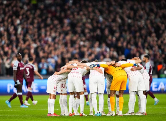 Mandatory Credit: Photo by Jed Leicester Shutterstock (12853355r) Sevilla Team Huddle before kick off West Ham United v Sevilla, UEFA Europa League, Round of 16, 2nd Leg, Football, The London Stadium, London, UK - 17 Mar 2022 West Ham United v Sevilla, UEFA Europa League, Round of 16, 2nd Leg, Football, The London Stadium, London, UK - 17 Mar 2022 Copyright: xJedxLeicester Shutterstockx 12853355r