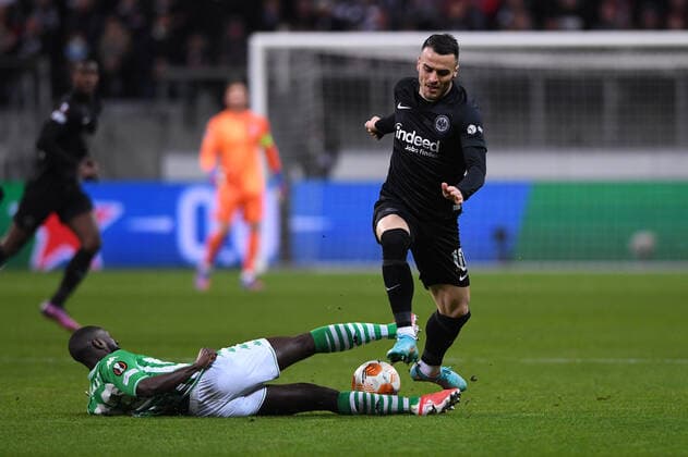 Soccer Europa League Round of 16 Eintracht Frankfurt Betis Sevilla on 17 03 2022 at Deutsche Bank Park in Frankfurt Youssouf Sabaly Sevilla , left Filip Kostic Frankfurt , right xHDx