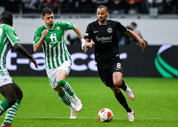 17 03 2022, xpsx, football UEFA Europa League, Eintracht Frankfurt Real Betis Sevilla v l Guido Rodriguez Real Betis Sevilla , Djibril Sow Eintracht Frankfurt DFL DFB REGULATIONS PROHIBIT ANY USE OF PHOTOGRAPHS as IMAGE SEQUENCES and or QUASI VIDEO emspor Frankfurt