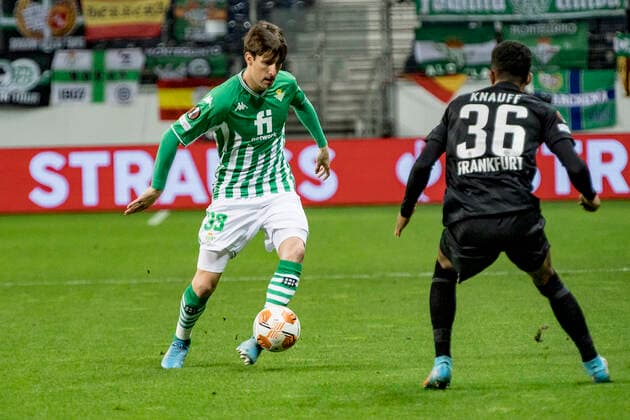UEFA Europa League, Eintracht Frankfurt vs Real Betis Sevilla, Frankfurt, Deutsche Bank Park, 17 3 2022 Juan Miranda Real Betis Sevilla 33 Ansgar Knauff Eintracht Frankfurt 36 , Eintracht Frankfurt vs Real Betis Sevilla, Frankfurt, Deutsche Bank Park, 17 3 2022 Copyright: xBEAUTIFULxSPORTS Gawlikx