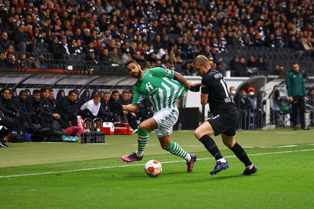 Frankfurt am Main, 17 03 2022 xjfx football UEFA Europa League, Eintracht Frankfurt Real Betis Sevilla emspor, emonline, v l , Willian Jose Real Betis Sevilla , Martin Hinteregger Eintracht Frankfurt , duel, action, action, Battles for the Ball Copyright: JoaquimxFerreira