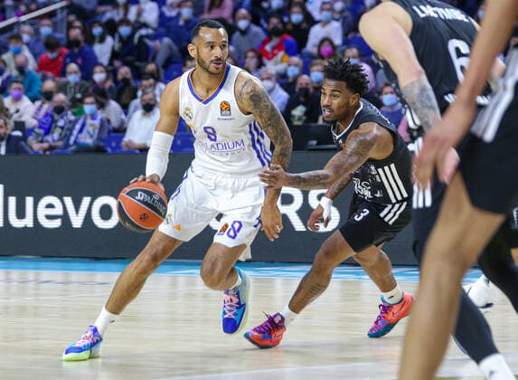 17th March 2022 Wizink Center Madrid, Spain Turkish Airlines Euroleague Basketball Spain, Real Madrid vs LDLC Asvel Villeurbanne Adam Hanga Madrid and Chris Jones Asvel Madrid Spain Basketball Copyright: xAlbaxPachecox xAgenciaxLOFx