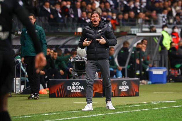 Frankfurt am Main, 17 03 2022 xjfx football UEFA Europa League, Eintracht Frankfurt Real Betis Sevilla emspor, emonline, v l , head coach, coach Oliver Glasner Eintracht Frankfurt gives instructions, gestures, gesticulate with arms gives instructions, gesticulate Copyright: JoaquimxFerreira