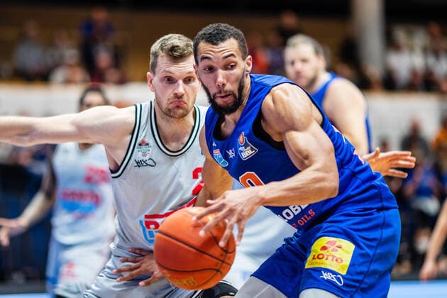 BB 1BL Syntainics MBC JobStairs Giessen 46er Janel Morris Syntainics MBC , Dennis Daniel Nawrocki 46er during the match season 2021 2022 men in the EasyCredit Bundesliga between Syntainics MBC and JobStairs Giessen 46er at Stadthalle Weissenfels on 17 March 2022 in Weissenfels, Sachsen Anhalt, Germany