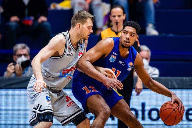 BB 1BL Syntainics MBC JobStairs Giessen 46er Kostja Mushidi Syntainics MBC , Dennis Daniel Nawrocki 46er during the match Season 2021 2022 Men in the EasyCredit Bundesliga between Syntainics MBC and JobStairs Giessen 46er at Stadthalle Weissenfels on 17 March 2022 in Weissenfels, Sachsen Anhalt, Germany