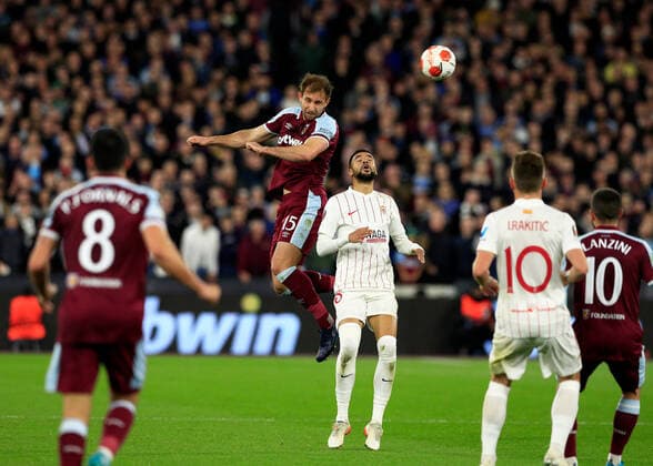 17th March 2022 ; London Stadium, London, England; Europa League football West Ham versus Sevilla; Craig Dawson of West Ham United heads the ball above Yousseff En-Nesyri of Sevilla  ActionPlus12371376 JohnxPatrickxFletcher