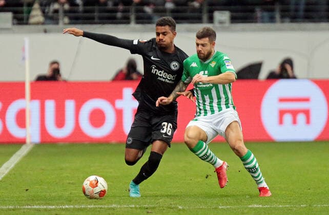 17 03 2022, xovx, soccer UEFA Europa League, Eintracht Frankfurt Betis Sevilla v l Ansgar Knauff Eintracht Frankfurt , Aitor Ruibal Real Betis Sevilla emspor Frankfurt