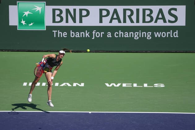 INDIAN WELLS, CA - MARCH 17: Elena Rybakina (KAZ) serves during quarterfinal round of the BNP Paribas Open on March 17, 2022 at Indian Wells Tennis Garden in Indian Wells, CA. (Photo by George Walker Icon Sportswire) TENNIS: MAR 17 BNP Paribas Open Icon220317014