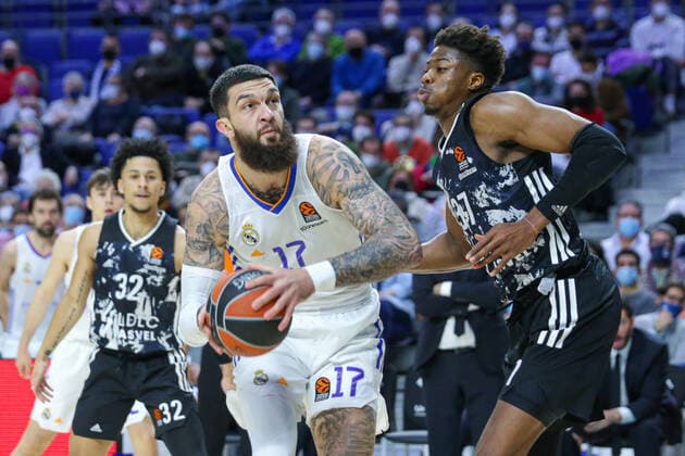 17th March 2022 Wizink Center Madrid, Spain Turkish Airlines Euroleague Basketball Spain, Real Madrid vs LDLC Asvel Villeurbanne Vincent Poirier Madrid and Kostas Antetokounmpo Asvel Madrid Spain Basketball Copyright: xAlbaxPachecox xAgenciaxLOFx