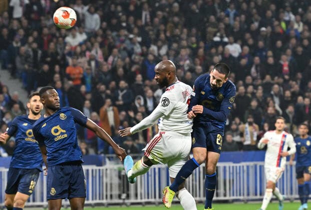 Moussa Dembele (lyon) vs Bruno Costa (porto) FOOTBALL: Olympique Lyonnais vs FC Porto - Ligue Europa - 17 03 2022 FredericChambert Panoramic 