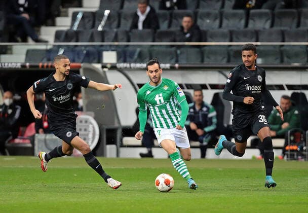 17 03 2022, xovx, soccer UEFA Europa League, Eintracht Frankfurt Betis Sevilla v l Djibril Sow Eintracht Frankfurt , Juanmi Real Betis Sevilla , Ansgar Knauff Eintracht Frankfurt emspor Frankfurt
