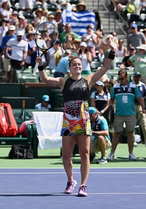 INDIAN WELLS, CA - MARCH 17: Maria Sakkari of Greece waves to the fans after defeating Elena Rybakina of Kazakhstan in a quarterfinals tennis match played on March 17, 2022 during the BNP Paribas Open at the Indian Wells Tennis Garden in Indian Wells, CA. (Photo by John Cordes Icon Sportswire) TENNIS: MAR 17 BNP Paribas Open Icon506220317001