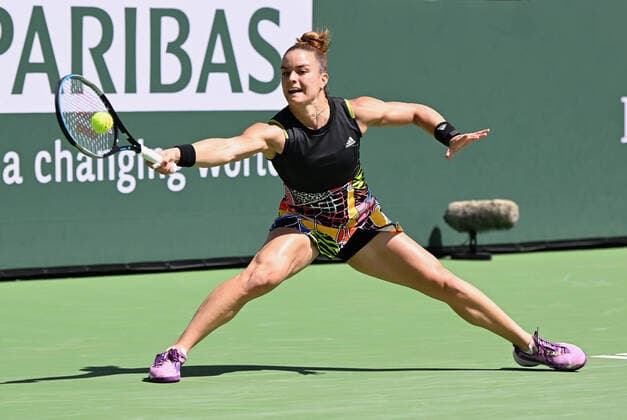 INDIAN WELLS, CA - MARCH 17: Maria Sakkari of Greece chases after and hits the ball during a quarterfinals tennis match played on March 17, 2022 during the BNP Paribas Open at the Indian Wells Tennis Garden in Indian Wells, CA. (Photo by John Cordes Icon Sportswire) TENNIS: MAR 17 BNP Paribas Open Icon506220317021