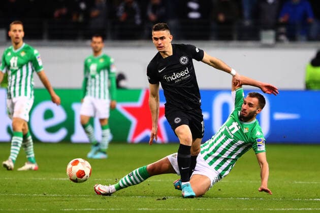 Rafael Borre Frankfurt in duel with German Pezzella Sevilla Eintracht Frankfurt vs Real Betis Balompie, football, Uefa Europa League, 17 03 2022 Eintracht Frankfurt vs Real Betis Balompie, football, Uefa Europa League, 17 03 2022 Frankfurt Copyright: xEibner-Pressefotox EP_RWS