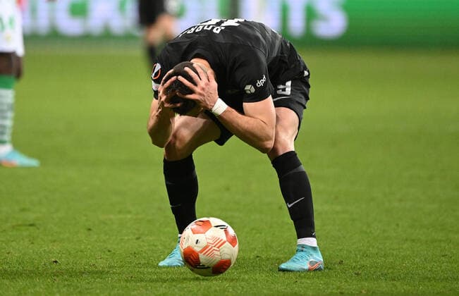 17 03 2022, xjhx, football UEFA Europa League, Eintracht Frankfurt Real Betis Sevilla emspor, v l Rafael Borre, Rafael Santos Borre Maury Eintracht Frankfurt DFL DFB REGULATES PROHIBIT ANY USE OF PHOTOGRAPHS as IMAGE SEQUENCES and or QUASI VIDEO Frankfurt am Main