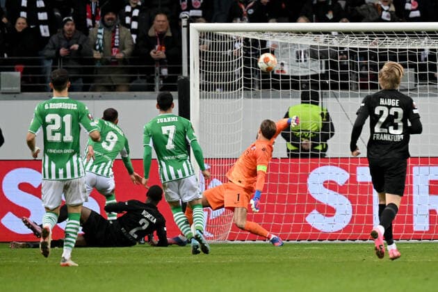 Frankfurt, Deutsche Bank Park, 17 03 22, GER, Men, UEFA Europa League, Season 2021 2022, Eintracht Frankfurt Real Betis Sevilla Picture Borja Iglesias Real Betis Sevilla makes the goal 0 1 Only for journalistic use Only for editorial use According to the regulations of the DFL Deutsche Fußball Liga it is prohibited, DFL regulations prohibit any use of photographs as image sequences and or quasi video Hesse Germany