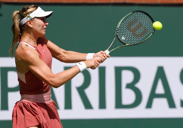 March 17, 2022 Paula Badosa of Spain returns a shot against Veronika Kudermetova of Russia during the 2022 BNP Paribas Open at Indian Wells Tennis Garden in Indian Wells, California. Mandatory Photo Credit: CSM. Indian Wells United States of America - ZUMAc04_ 20220317_zaf_c04_037 Copyright: xCharlesxBausx