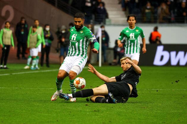 Frankfurt am Main, 17 03 2022 xjfx football UEFA Europa League, Eintracht Frankfurt Real Betis Sevilla emspor, emonline, v l , Nabil Fekir Real Betis Sevilla , Martin Hinteregger Eintracht Frankfurt , duel, action, action, Battles for the Ball Copyright: JoaquimxFerreira