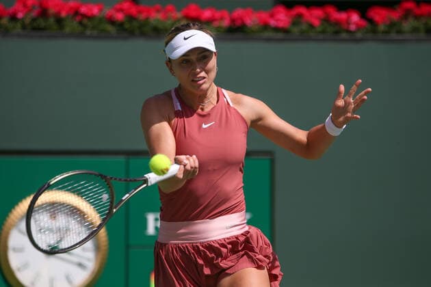 INDIAN WELLS, CA - MARCH 17: Paula Badosa (ESP) hits a forehand during the quarterfinal round of the BNP Paribas Open on March 17, 2022 at Indian Wells Tennis Garden in Indian Wells, CA. (Photo by George Walker Icon Sportswire) TENNIS: MAR 17 BNP Paribas Open Icon220317064