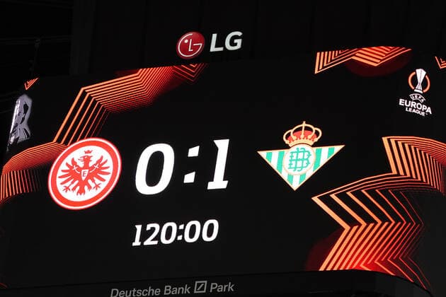 Stoppage time breaks after 120 minutes Frankfurt 17 03 2022 Eintracht Frankfurt vs Betis Sevilla, UEFA Europa League, Round of 16