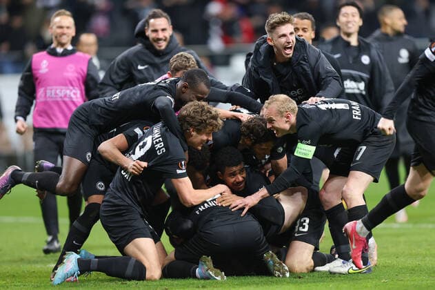 Eintracht Frankfurt Real Betis Sevilla, UEFA Europa League Goal for Frankfurt to 1 1 by Martin Hinteregger Eintracht Frankfurt, 13 round of 16 second leg of the UEFA Europa League between Eintracht Frankfurt and Real Betis Sevilla on 13 March 2022 at Deutsche Bank Park in Frankfurt am Main , Frankfurt am Main Hesse Germany Deutsche Bank Park