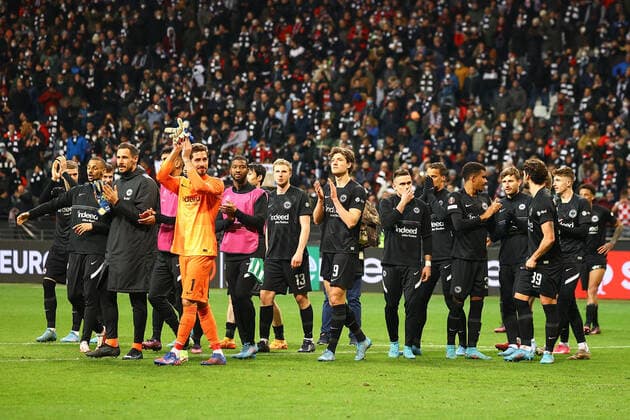 Frankfurt am Main, 17 03 2022 xjfx football UEFA Europa League, Eintracht Frankfurt Real Betis Sevilla emspor, emonline, v l , Eintracht Frankfurt thanks the fans, thanks team after the match, after the match thanks the fans, applauds the fans Copyright: JoaquimxFerreira
