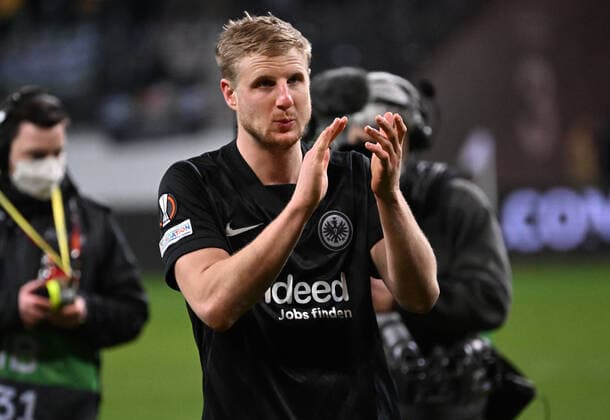 17 03 2022, xjhx, football UEFA Europa League, Eintracht Frankfurt Real Betis Sevilla emspor, v l jubilation joy at Eintracht Martin Hinteregger Eintracht Frankfurt zautz DFL DFB REGULATIONS PROHIBIT ANY USE OF PHOTOGRAPHS AS IMAGE SEQUENCES AND OR QUASI VIDEO Frankfurt am Main