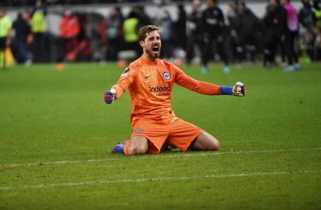 17 03 2022 Frankfurt am Main, Deutsche Bank Park UEFA Europa League Round of 16 Eintracht Frankfurt vs Betis Sevilla goalkeeper Kevin Trapp 1, Eintracht Frankfurt cheers on advancing emspor, DFL regulations prohibit any use of photographs as image sequences and or quasi video