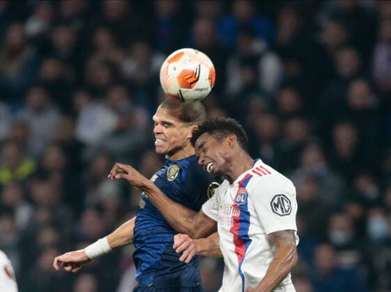 March 17, 2022, Lyon, France: Pepe of Fc Porto and Thiago Mendes of Olympique Lyonnais during the UEFA Europa League, Round of 16, 2nd leg football match between Olympique Lyonnais (Lyon) and FC Porto on March 17, 2022 at Groupama stadium in Decines-Charpieu near Lyon, France. football Europa League match - Olympique Lyonnais vs FC Porto, Lyon, France  - ZUMAl164 20220317_zsa_l164_165 Copyright: xNderimxKacelix