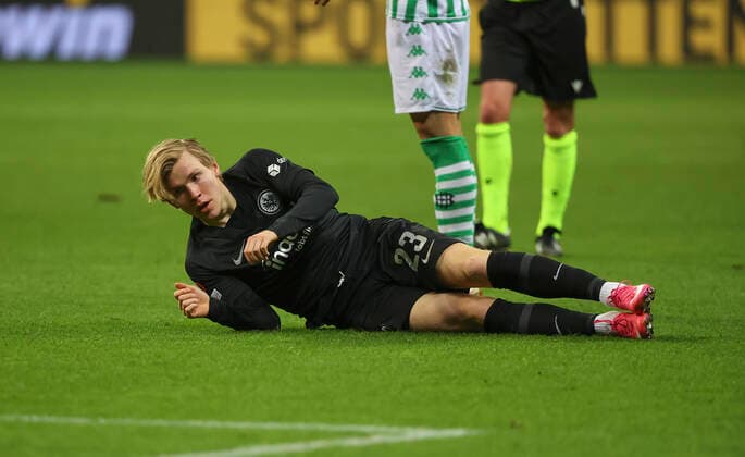 17 03 2022, Football UEFA Europa League, Eintracht Frankfurt Real Betis Sevilla, emonline, emspor, v l , German Pezzella Real Betis Sevilla , Jens Petter Hauge Eintracht Frankfurt DFL DFB REGULATES PROHIBIT ANY USE OF PHOTOGRAPHS AS IMAGE SEQUENCES AND OR QUASI VIDEO xdcx Copyright: HMBxMedia