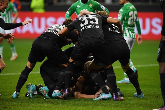 Martin Hinteregger goal to 1 0 cheer with team photographed on 17 3 22 in Frankfurt at the soccer Europa League match Eintracht Frankfurt vs Betis Sevilla DFL DFB REGULATIONS PROHIBIT ANY USE OF PHOTOGRAPHS as IMAGE SEQUENCES and or QUASI VIDEO
