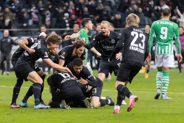 Eintracht Frankfurt Real Betis Sevilla, UEFA Europa League Goal for Frankfurt to 1 1 From left Ansgar Knauff Eintracht Frankfurt, 36 , Sam Lammers Eintracht Frankfurt, 9 , Goncalo Paciencia Eintracht Frankfurt, 39 , Kristijan Jakic Eintracht Frankfurt, 6 , Ansgar Knauff Eintracht Frankfurt, 36 and Sebastian Rode Eintracht Frankfurt, 17 on the goal scorer Martin Hinteregger Eintracht Frankfurt, 13 lying on the ground On the right also Jens Petter Hauge Eintracht Frankfurt, 23 comes running Eighth final second leg of the UEFA Europa League between Eintracht Frankfurt and Real Betis Sevilla on 13 March 2022 at Deutsche Bank Park in Frankfurt am Main , Frankfurt am Main Hesse Germany Deutsche Bank Park