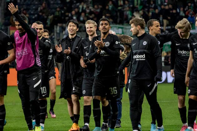 UEFA Europa League, Eintracht Frankfurt vs Real Betis Sevilla, Frankfurt, Deutsche Bank Park, 17 3 2022 Daichi Kamada Eintracht Frankfurt 15 Martin Hinteregger Eintracht Frankfurt 13 Ansgar Knauff Eintracht Frankfurt 36 , Eintracht Frankfurt vs Real Betis Sevilla, Frankfurt, Deutsche Bank Park, 18 3 2022 Copyright: xBEAUTIFULxSPORTS Gawlikx