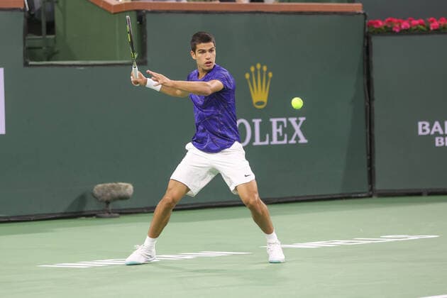 INDIAN WELLS, CA - MARCH 17: Carlos Alcaraz (ESP) hits a forehand during the quarterfinal round of the BNP Paribas Open on March 17, 2022 at Indian Wells Tennis Garden in Indian Wells, CA. (Photo by George Walker Icon Sportswire) TENNIS: MAR 17 BNP Paribas Open Icon220317136