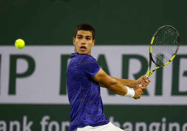 March 17, 2022 Carlos Alcaraz of Spain returns a shot to Cameron Norrie of Great Britain during the quarterfinals of the 2022 BNP Paribas Open at Indian Wells Tennis Garden in Indian Wells, California. Mandatory Photo Credit: CSM. Indian Wells United States of America - ZUMAc04_ 20220317_zaf_c04_160 Copyright: xCharlesxBausx