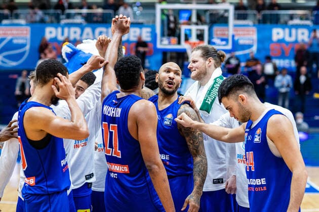 BB 1BL Syntainics MBC JobStairs Giessen 46er Team victory of Syntainics MBC during the match season 2021 2022 men in the EasyCredit Bundesliga between Syntainics MBC and JobStairs Giessen 46er at Stadthalle Weissenfels on 17 March 2022 in Weissenfels, Saxony Anhalt, Germany