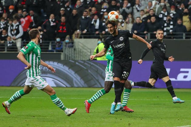 Europa League Round of 16 Eintracht Frankfurt Real Betis Sevilla on 17 03 2022 at Deutsche Bank Park in Frankfurt Goncalo Paciencia Frankfurt with a header UR