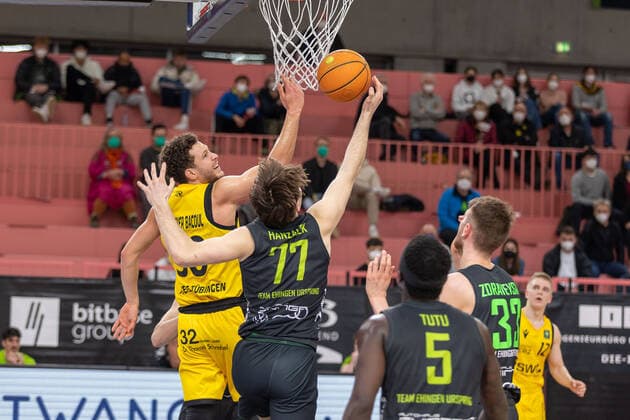 Joanic Gruetner Bacoul TIgers Tuebingen, 50 Jakob Hanzalek Ehingen Urspring, 77 Tutu Munis Ehingen Urspring, 05 Daniel Zdravevski Ehingen Urspring, 33 Tigers Tuebingen vs Ehingen Urspring, 2 Basketball Bundesliga, Pro A, Barmer 2 Basketball, 22 Matchday , Season 2021 2022, 17 03 2022 Tigers Tuebingen vs Ehingen Urspring, 2 Basketball Bundesliga, Pro A, Barmer 2 Basketball, 22 Matchday , Season 2021 2022, 17 03 2022 Tuebingen Copyright: xNinaxSanderx xEibnerxPressefotox EP_NSR