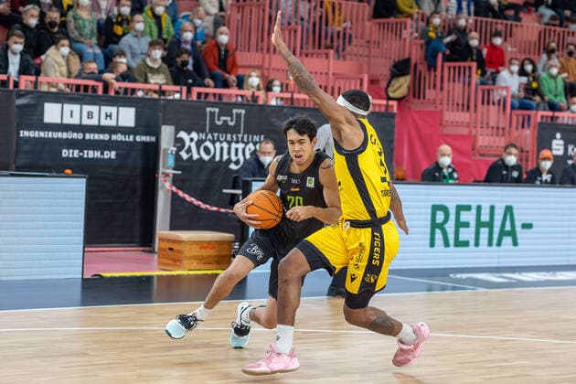 Takiula Fahrensohn Ehingen Urspring, 20 Isaiah Crawley Tigers Tuebingen, 53 Tigers Tuebingen vs Ehingen Urspring, 2 Basketball Bundesliga, Pro A, Barmer 2 Basketball, 22 Spieltag , Spielzeit 2021 2022, 17 03 2022 Tigers Tuebingen vs Ehingen Urspring, 2 Basketball Bundesliga, Pro A, Barmer 2 Basketball, 22 Spieltag , Spielzeit 2021 2022, 17 03 2022 Tuebingen Copyright: xNinaxSanderx xEibnerxPressefotox EP_NSR