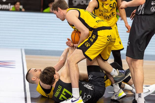 Daniel Keppeler Tigers Tuebingen, 31 Jakob Hanzalek Ehingen Urspring, 77 Till Joenke Tigers Tuebingen, 26 Tigers Tuebingen vs Ehingen Urspring, 2 Basketball Bundesliga, Pro A, Barmer 2 Basketball, 22 Spieltag , Spielzeit 2021 2022, 17 03 2022 Tigers Tuebingen vs Ehingen Urspring, 2 Basketball Bundesliga, Pro A, Barmer 2 Basketball, 22 Spieltag , Spielzeit 2021 2022, 17 03 2022 Tuebingen Copyright: xNinaxSanderx xEibnerxPressefotox EP_NSR