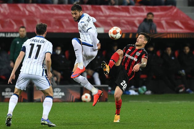 Charles Aranguiz Bayer 04 Leverkusen in duel with Jose Luis Palomino Atalanta Bergamo 17 03 2022, Football, European League, Bayer 04 Leverkusen vs Atalanta Bergamo UEFA REGULATES PROHIBIT ANY USE OF PHOTOGRAPHS AS IMAGE SEQUENCES AND OR QUASI VIDEO 17 03 2022, Football, European League, Bayer 04 Leverkusen vs Atalanta Bergamo Leverkusen Copyright: xEibner-Pressefotox