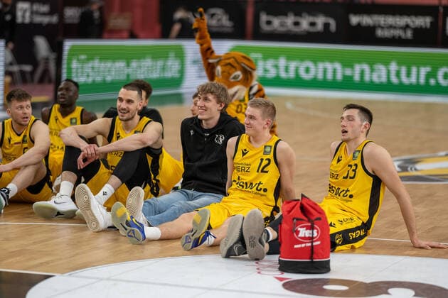Tigers Tuebingen win over Ehingen Urspring Tigers Tuebingen vs Ehingen Urspring, 2 Basketball Bundesliga, Pro A, Barmer 2 Basketball, 22 Spieltag , Spielzeit 2021 2022, 17 03 2022 Tigers Tuebingen vs Ehingen Urspring, 2 Basketball Bundesliga, Pro A, Barmer 2 Basketball, 22 Spieltag , Spielzeit 2021 2022, 17 03 2022 Tuebingen Copyright: xSvetlanaxKohlmeierx xEibnerxPresx EP_NSR