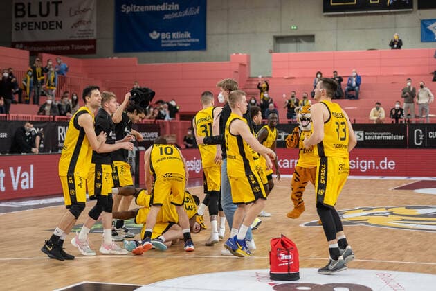 Tigers Tuebingen win over Ehingen Urspring Tigers Tuebingen vs Ehingen Urspring, 2 Basketball Bundesliga, Pro A, Barmer 2 Basketball, 22 Spieltag , Spielzeit 2021 2022, 17 03 2022 Tigers Tuebingen vs Ehingen Urspring, 2 Basketball Bundesliga, Pro A, Barmer 2 Basketball, 22 Spieltag , Spielzeit 2021 2022, 17 03 2022 Tuebingen Copyright: xSvetlanaxKohlmeierx xEibnerxPresx EP_NSR