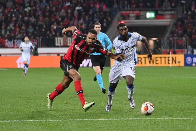 Jonathan Tah Bayer 04 Leverkusen , left , cant stop Jeremie Boga Atalanta Bergamo who then scores the 0 1 winning goal 17 03 2022, Football GER, UEFA Europa League 2021 22, Round of 16, Bayer 04 Leverkusen Atalanta Bergamo 0 1 Photo Maik Hölter TEAM2sportphoto Leverkusen Nordrhein Westfalen Germany Team2