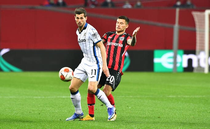 Football, UEFA Europa League, Men, Season 2021 2022, Round of 16, BayArena Leverkusen, Bayer Leverkusen red Atalanta Bergamo white 0 1 Remo Freuler ATB , Charles Aranguiz LEV Action UEFA REGULATES PROHIBIT ANY USE OF PHOTOGRAPHS AS IMAGE SEQUENCES AND OR QUASI VIDEO