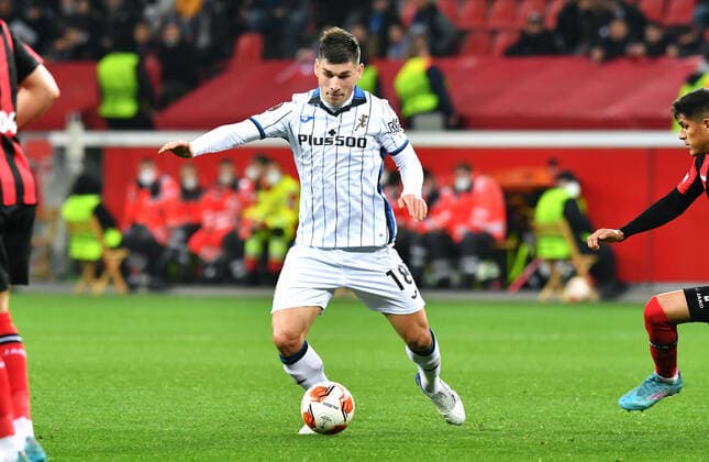 Football, UEFA Europa League, Men, 2021 2022 season, Round of 16, BayArena Leverkusen, Bayer Leverkusen red Atalanta Bergamo white 0 1 Ruslan Malinovskyi ATB action, single image UEFA REGULATES PROHIBIT ANY USE OF PHOTOGRAPHS AS IMAGE SEQUENCES AND OR QUASI VIDEO
