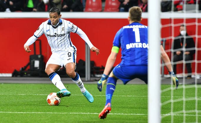 Football, UEFA Europa League, Men, Season 2021 2022, Round of 16, BayArena Leverkusen, Bayer Leverkusen red Atalanta Bergamo white 0 1 Luis Muriel ATB , Lukas Hradecky LEV Action UEFA REGULATIONS PROHIBIT ANY USE OF PHOTOGRAPHS AS IMAGE SEQUENCES AND OR QUASI VIDEO
