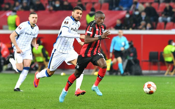 Football, UEFA Europa League, Men, Season 2021 2022, Round of 16, BayArena Leverkusen, Bayer Leverkusen red Atalanta Bergamo white 0 1 Moussa Diaby LEV , Jose Luis Palomino ATB Action UEFA REGULATIONS PROHIBIT ANY USE OF PHOTOGRAPHS AS IMAGE SEQUENCES AND OR QUASI VIDEO