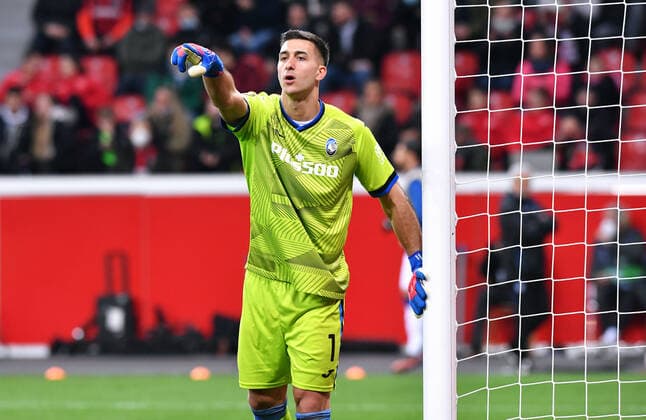 Football, UEFA Europa League, Men, Season 2021 2022, Round of 16, BayArena Leverkusen, Bayer Leverkusen red Atalanta Bergamo white 0 1 Juan Musso ATB action, single image UEFA REGULATIONS PROHIBIT ANY USE OF PHOTOGRAPHS AS IMAGE SEQUENCES AND OR QUASI VIDEO