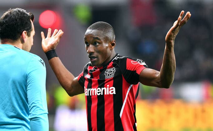 Football, UEFA Europa League, Men, Season 2021 2022, Round of 16, BayArena Leverkusen, Bayer Leverkusen red Atalanta Bergamo white 0 1 Moussa Diaby LEV action, single image UEFA REGULATIONS PROHIBIT ANY USE OF PHOTOGRAPHS AS IMAGE SEQUENCES AND OR QUASI VIDEO